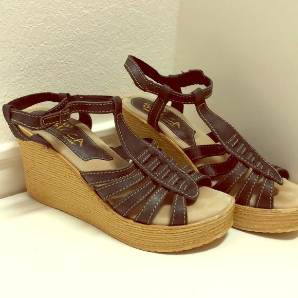 Adorable Sbicca Brown Wedge Sandles! - Picture 1 of 4